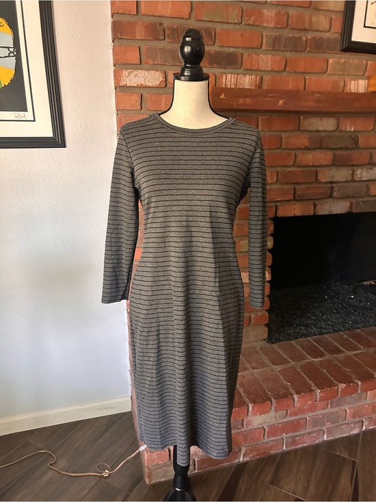 Sonnet James Dresses & Skirts - Sonnet James Reese Striped Play Midi Dress in Grey & Navy Blue Sz S